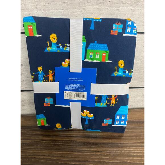 NWT Ladies Target Hanukkah Blue Lions Print Matching Pajama Set - Large - Picture 3 of 3